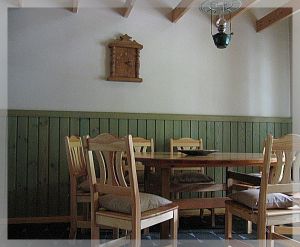 Alakerran ruokailutila